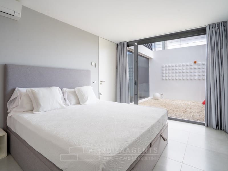 4 soveværelse Villa til leje i Sant Antoni de Portmany med swimmingpool - € 12.000 (Ref: 9758810)