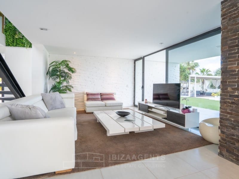 4 soveværelse Villa til leje i Sant Antoni de Portmany med swimmingpool - € 12.000 (Ref: 9758810)