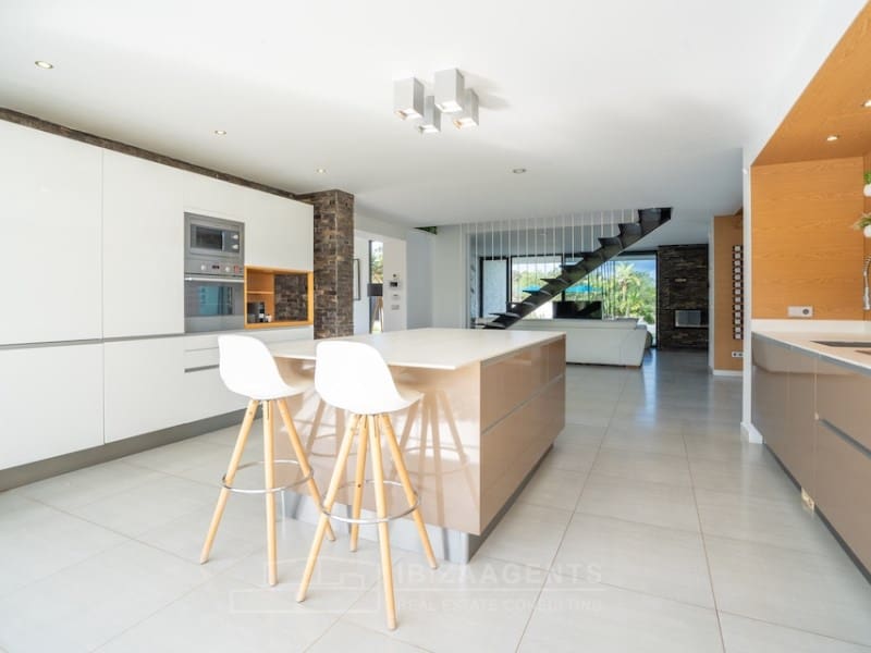 4 soveværelse Villa til leje i Sant Antoni de Portmany med swimmingpool - € 12.000 (Ref: 9758810)