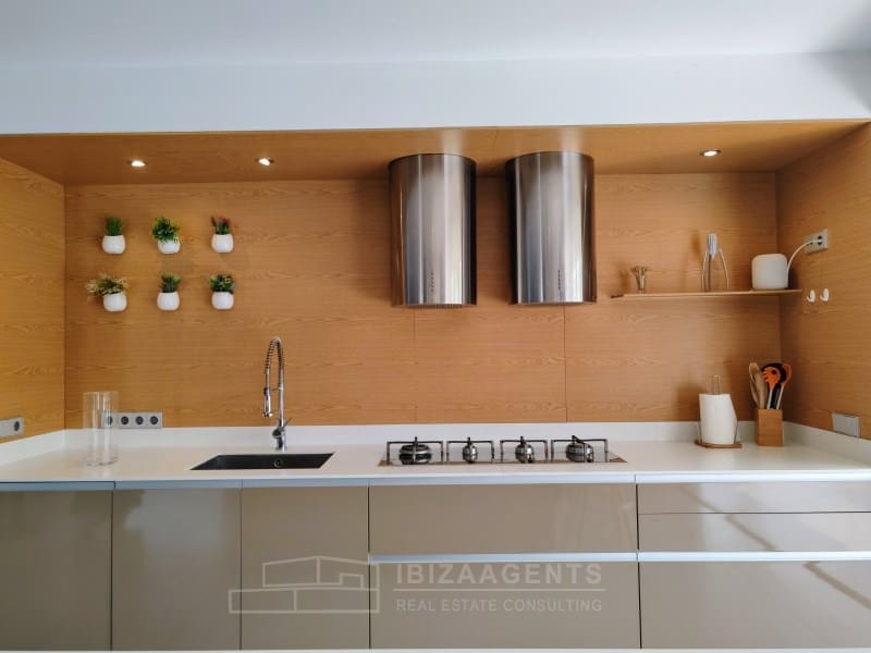 4 soveværelse Villa til leje i Sant Antoni de Portmany med swimmingpool - € 12.000 (Ref: 9758810)