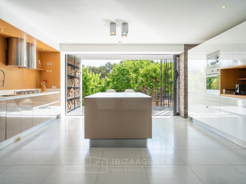 4 soveværelse Villa til leje i Sant Antoni de Portmany med swimmingpool - € 12.000 (Ref: 9758810)