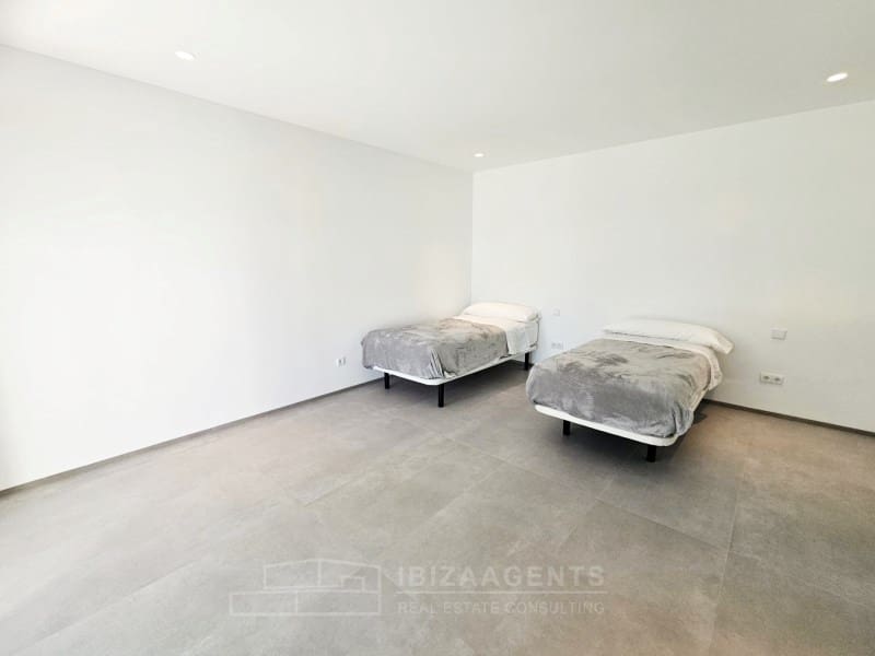 5 slaapkamer Villa te koop in Santa Eulalia / Santa Eularia met zwembad - € 2.700.000 (Ref: 9762007)