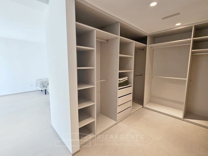 5 slaapkamer Villa te koop in Santa Eulalia / Santa Eularia met zwembad - € 2.700.000 (Ref: 9762007)