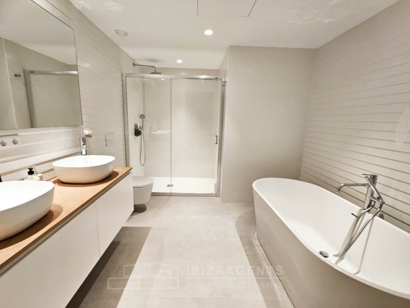 5 slaapkamer Villa te koop in Santa Eulalia / Santa Eularia met zwembad - € 2.700.000 (Ref: 9762007)