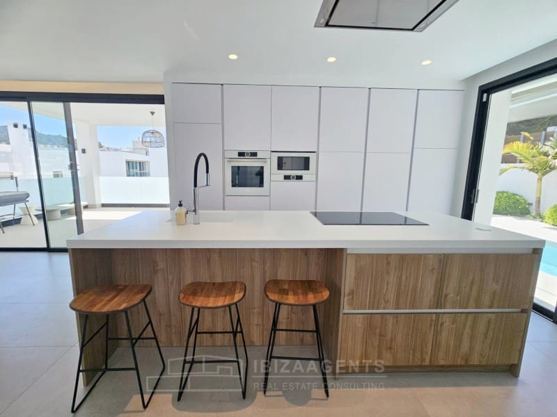 5 slaapkamer Villa te koop in Santa Eulalia / Santa Eularia met zwembad - € 2.700.000 (Ref: 9762007)