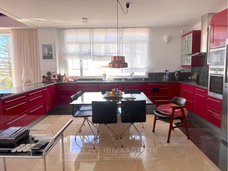 4 Zimmer Villa zu verkaufen in La Siesta mit Pool Garage - 3.980.000 € (Ref: 9824914)