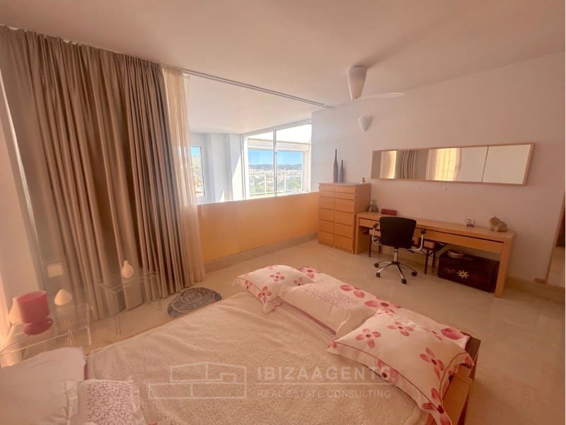 4 Zimmer Villa zu verkaufen in La Siesta mit Pool Garage - 3.980.000 € (Ref: 9824914)