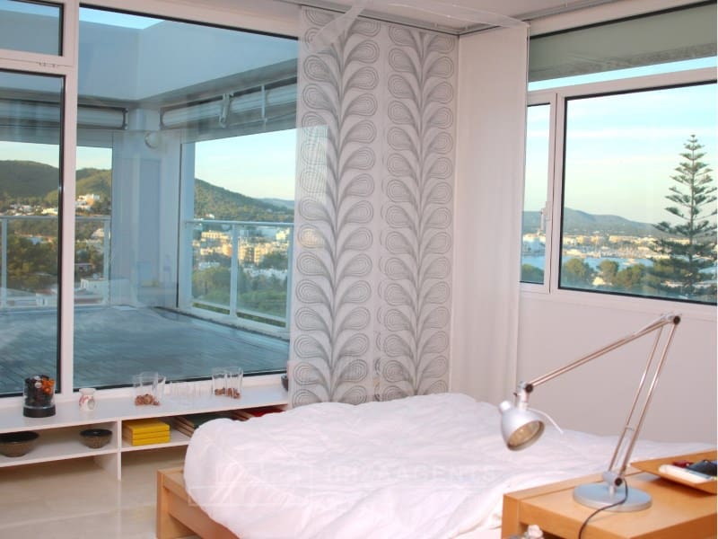 4 Zimmer Villa zu verkaufen in La Siesta mit Pool Garage - 3.980.000 € (Ref: 9824914)