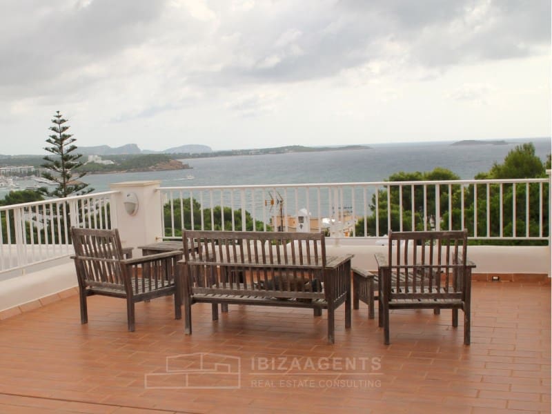 4 Zimmer Villa zu verkaufen in La Siesta mit Pool Garage - 3.980.000 € (Ref: 9824914)