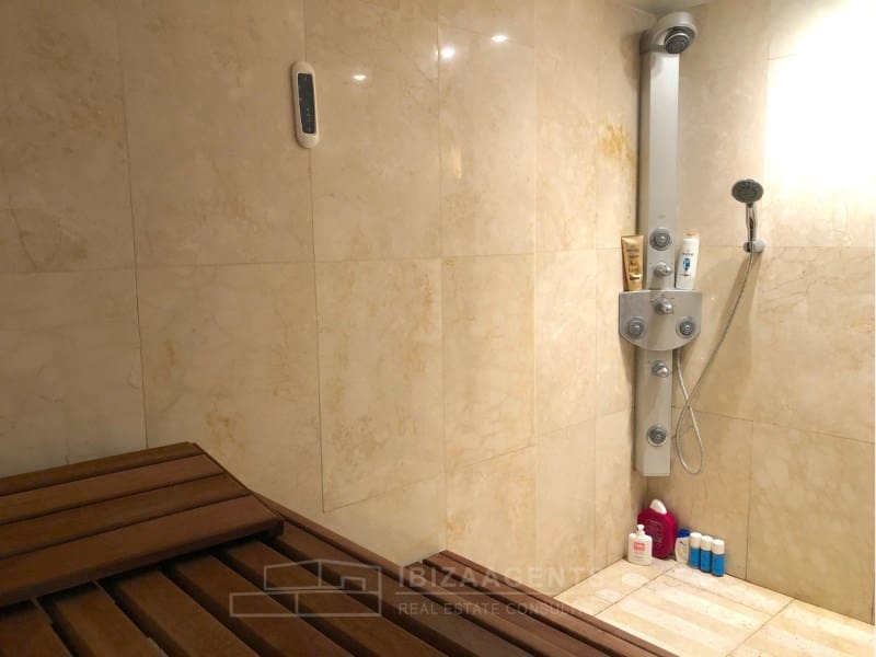4 Zimmer Villa zu verkaufen in La Siesta mit Pool Garage - 3.980.000 € (Ref: 9824914)