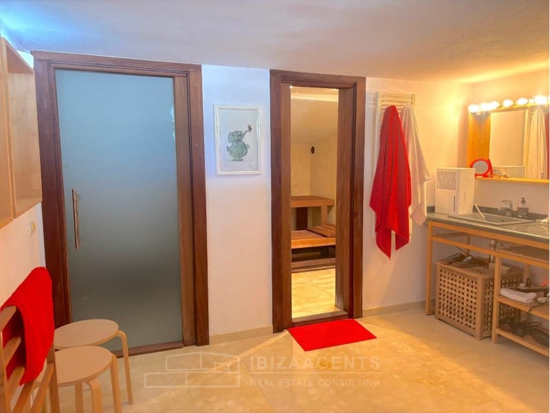 4 Zimmer Villa zu verkaufen in La Siesta mit Pool Garage - 3.980.000 € (Ref: 9824914)
