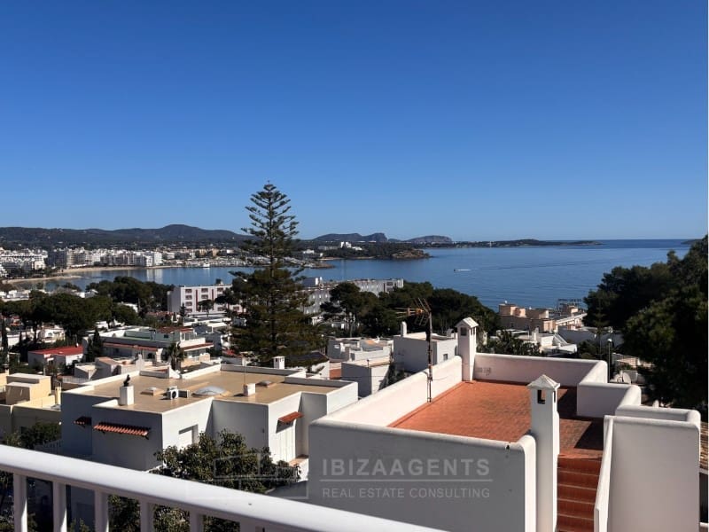 4 Zimmer Villa zu verkaufen in La Siesta mit Pool Garage - 3.980.000 € (Ref: 9824914)