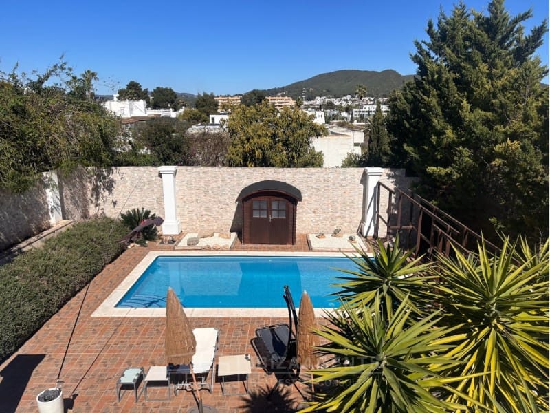4 Zimmer Villa zu verkaufen in La Siesta mit Pool Garage - 3.980.000 € (Ref: 9824914)
