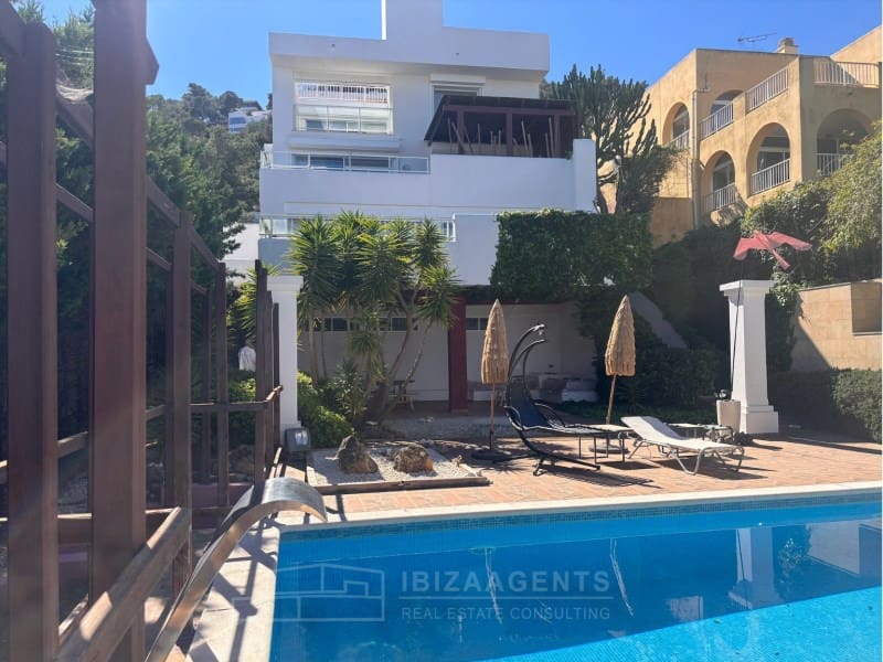 4 Zimmer Villa zu verkaufen in La Siesta mit Pool Garage - 3.980.000 € (Ref: 9824914)