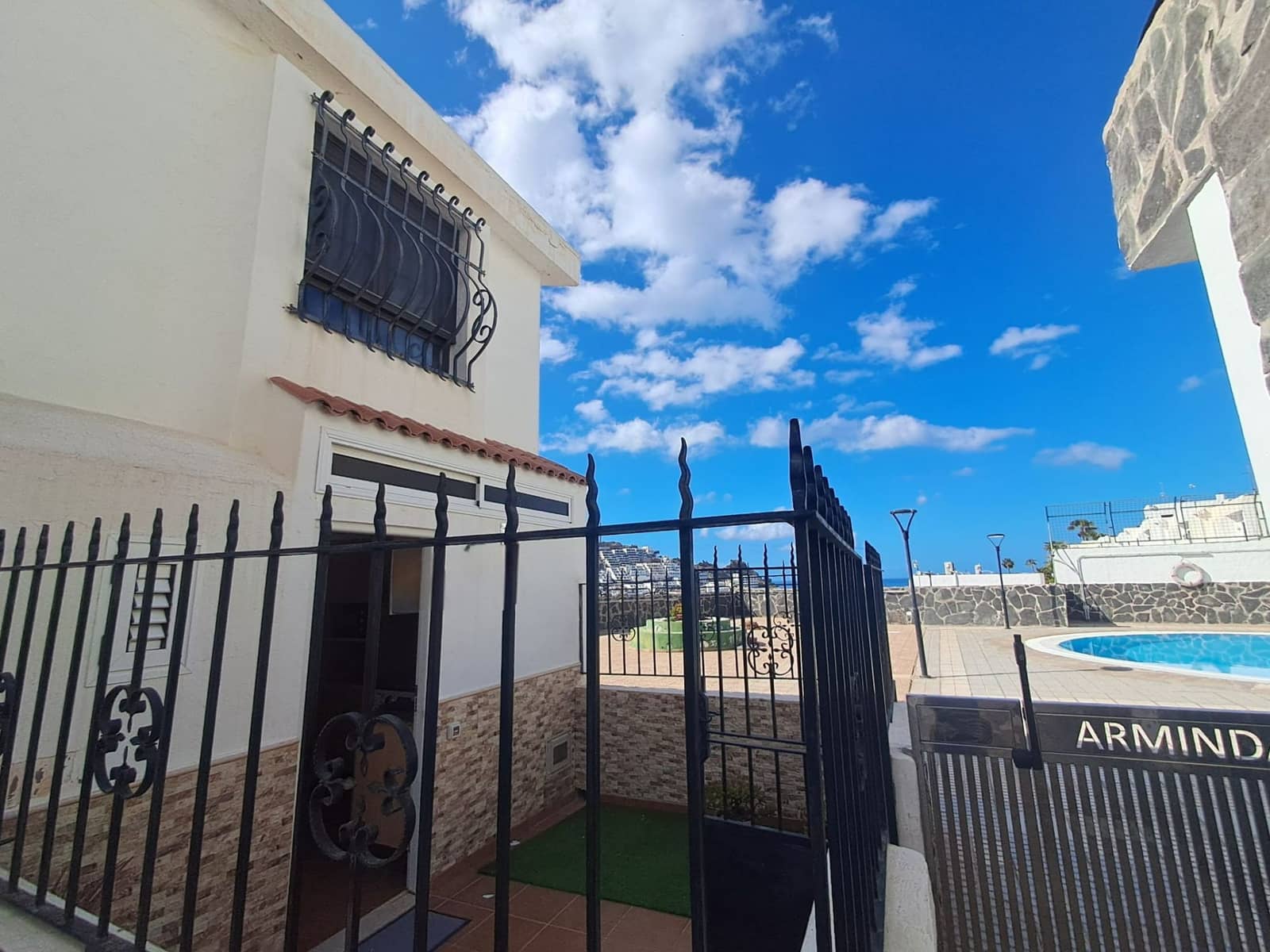 2 Zimmer Haus zu vermieten in Puerto Rico mit Pool Garage - 1.200 € (Ref: 10101587)