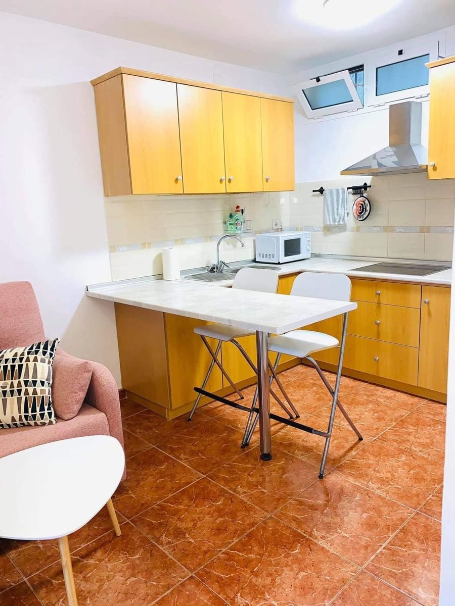 1 makuuhuone Huoneisto vuokrattavana paikassa Mogan mukana uima-altaan - 900 € (Ref: 10123487)