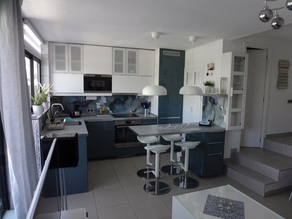 2 Zimmer Haus zu vermieten in Puerto Rico mit Pool Garage - 1.350 € (Ref: 3962168)