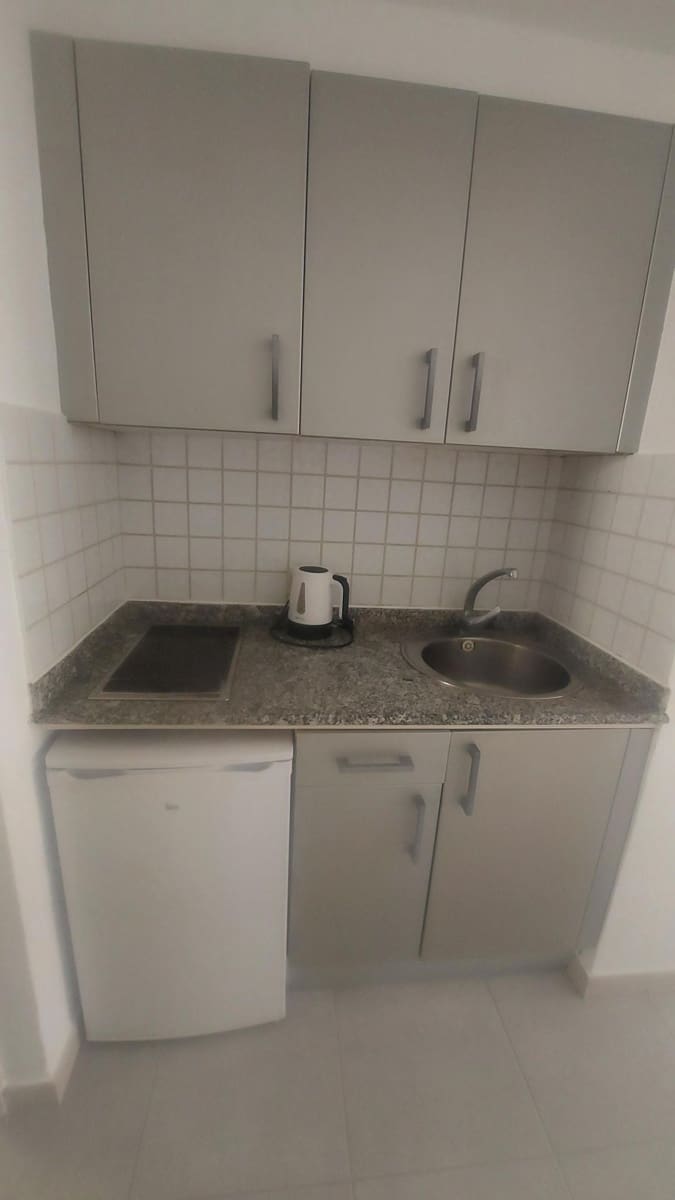 1 makuuhuone Huoneisto vuokrattavana paikassa Playa del Cura mukana uima-altaan - 800 € (Ref: 5942630)