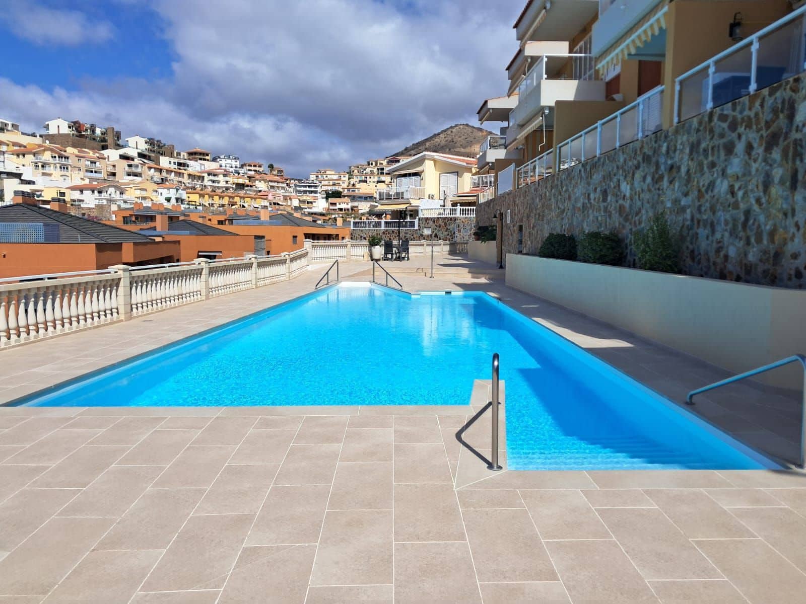 2 slaapkamer Appartement voor vakantieverhuur in Arguineguin met zwembad garage - € 735 (Ref: 7029439)