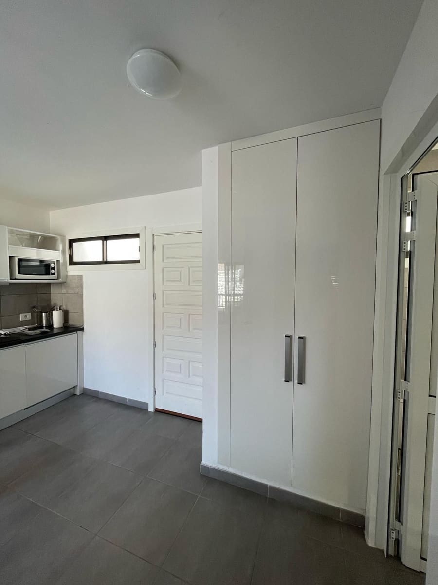 1 sovrum Lägenhet för semesterbostäder i Puerto Rico med pool garage - 630 € (Ref: 8289102)