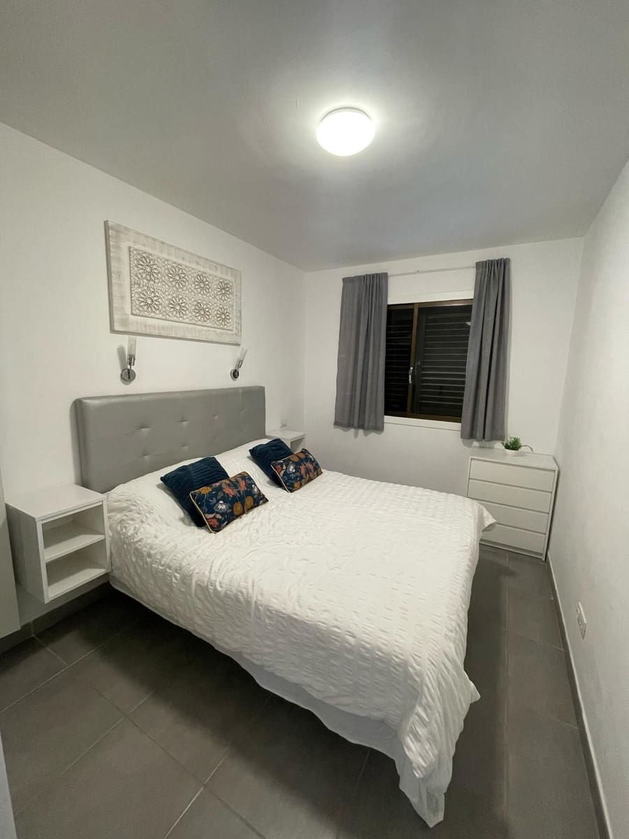 1 sovrum Lägenhet för semesterbostäder i Puerto Rico med pool garage - 630 € (Ref: 8289102)