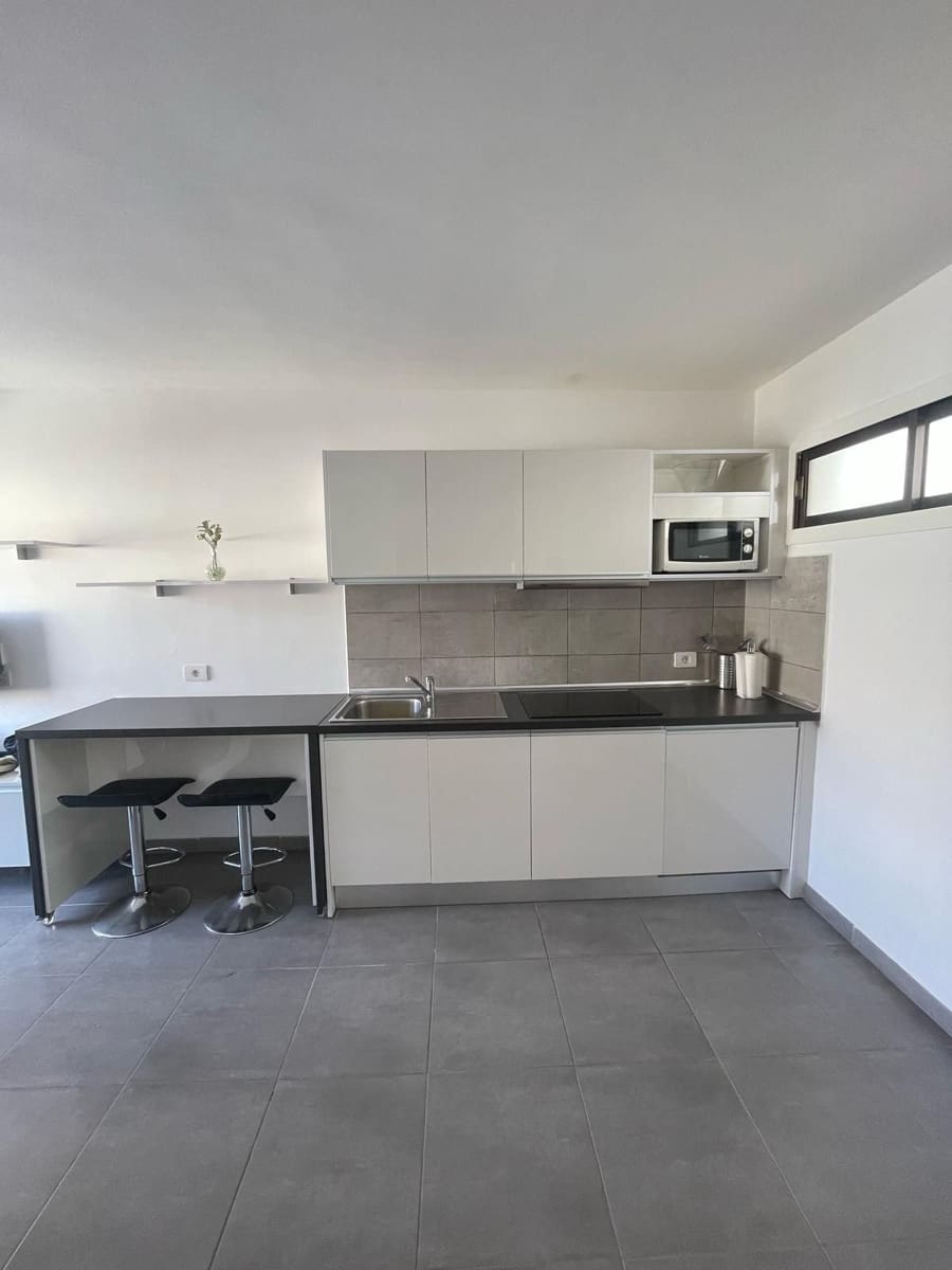 1 sovrum Lägenhet för semesterbostäder i Puerto Rico med pool garage - 630 € (Ref: 8289102)