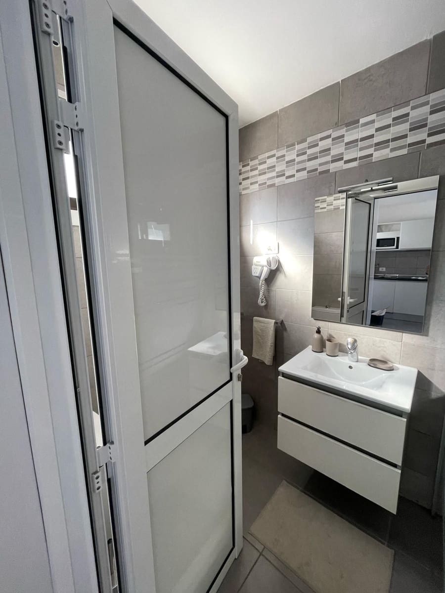 1 sovrum Lägenhet för semesterbostäder i Puerto Rico med pool garage - 630 € (Ref: 8289102)