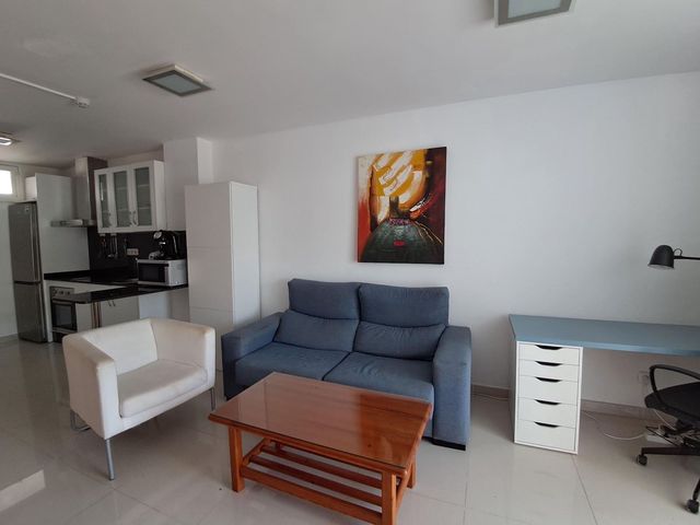 Apartamento de 2 habitaciones en Playa del Inglés, San Bartolomé de Tirajana en alquiler con piscina - 1.300 € (Ref: 8302561)