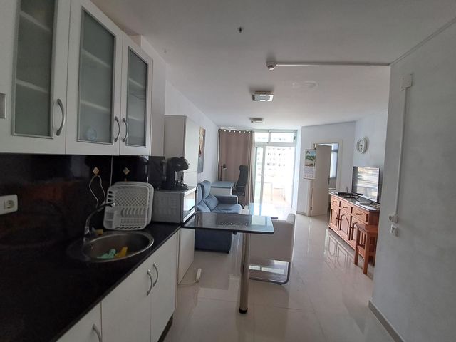 Apartamento de 2 habitaciones en Playa del Inglés, San Bartolomé de Tirajana en alquiler con piscina - 1.300 € (Ref: 8302561)