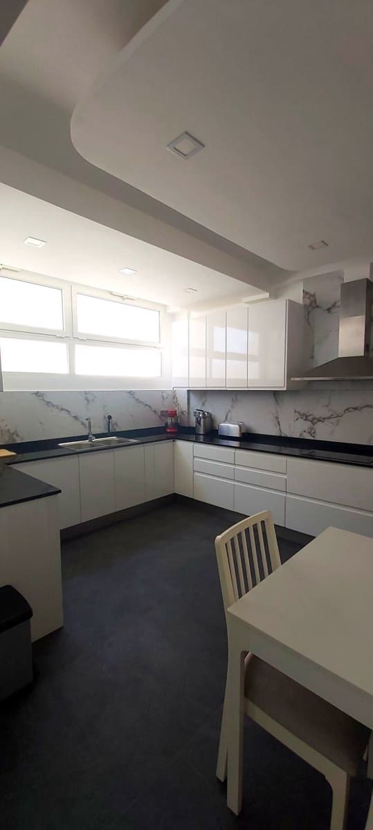 5 sovrum Villa till salu i Sonneland med pool garage - 695 000 € (Ref: 8743022)