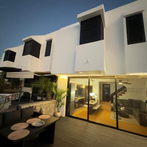 2 makuuhuone Omakotitalo myytävänä paikassa Puerto Rico, Mogán mukana uima-altaan - 480 000 € (Ref: 8978508)