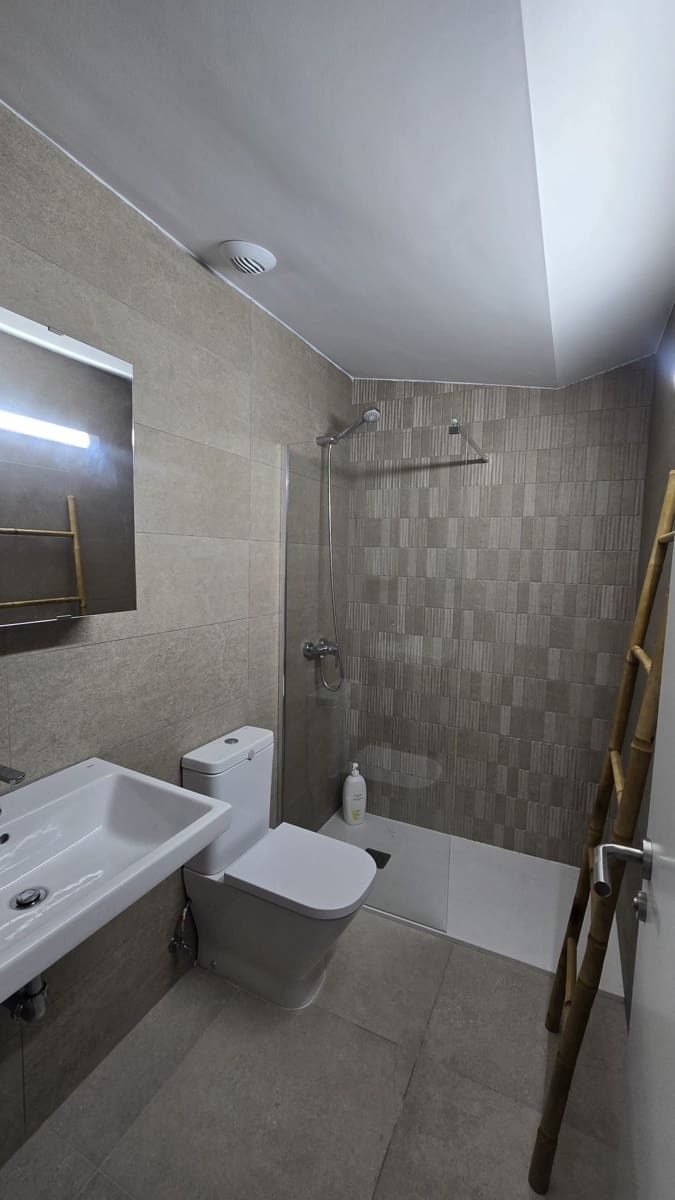 2 soverom Hus til leie i Las Palmas de Gran Canaria med garasje - € 1 250 (Ref: 9148953)