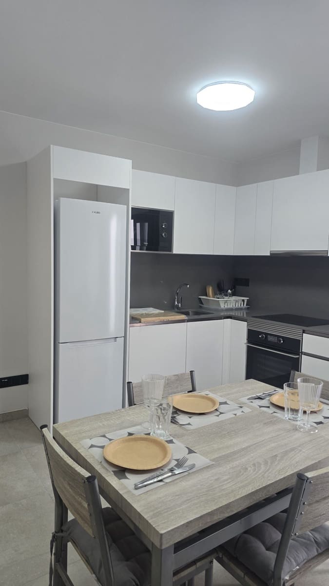 2 soverom Hus til leie i Las Palmas de Gran Canaria med garasje - € 1 250 (Ref: 9148953)