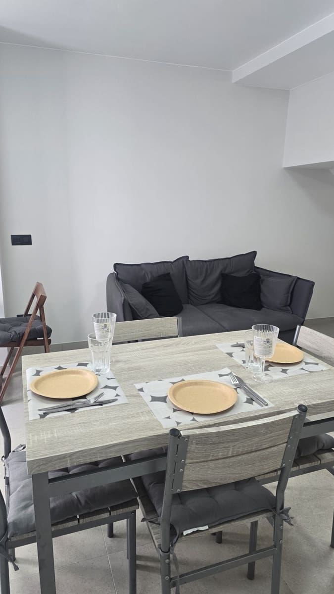 2 soverom Hus til leie i Las Palmas de Gran Canaria med garasje - € 1 250 (Ref: 9148953)