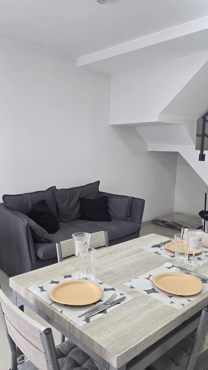 2 soverom Hus til leie i Las Palmas de Gran Canaria med garasje - € 1 250 (Ref: 9148953)