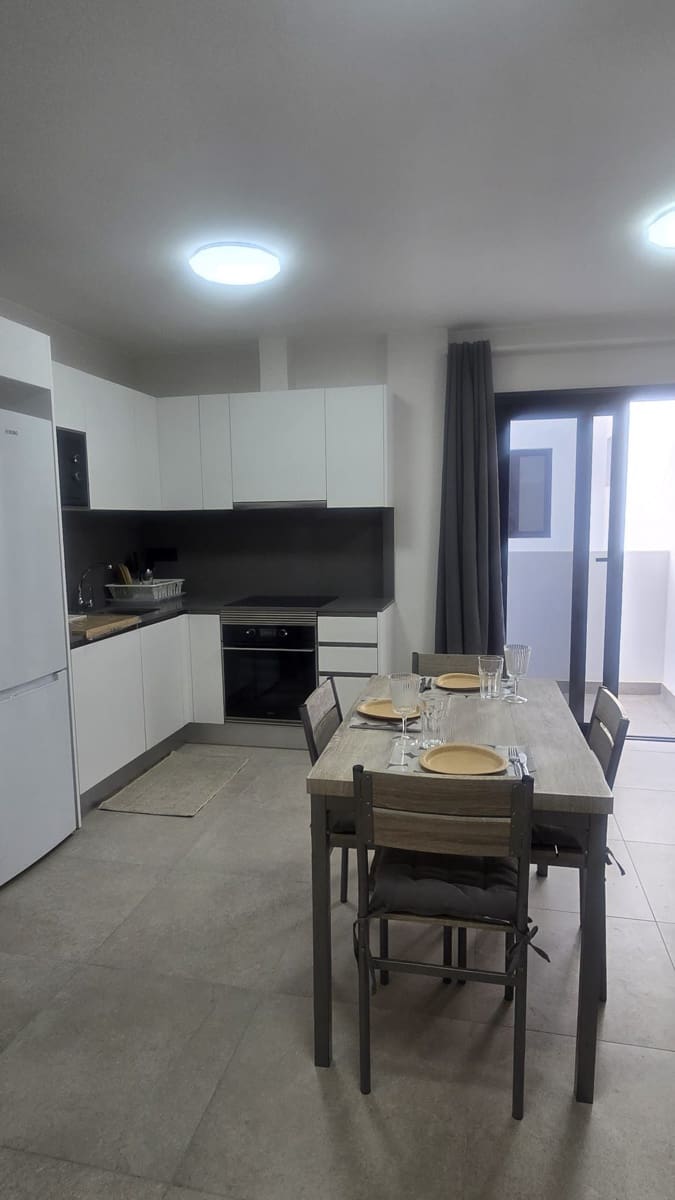 2 soverom Hus til leie i Las Palmas de Gran Canaria med garasje - € 1 250 (Ref: 9148953)