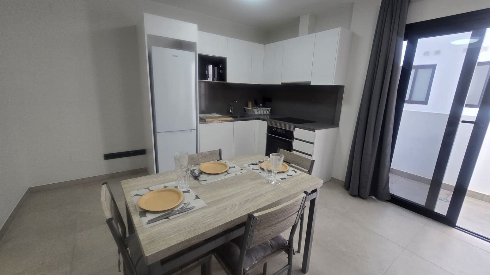 2 soverom Hus til leie i Las Palmas de Gran Canaria med garasje - € 1 250 (Ref: 9148953)
