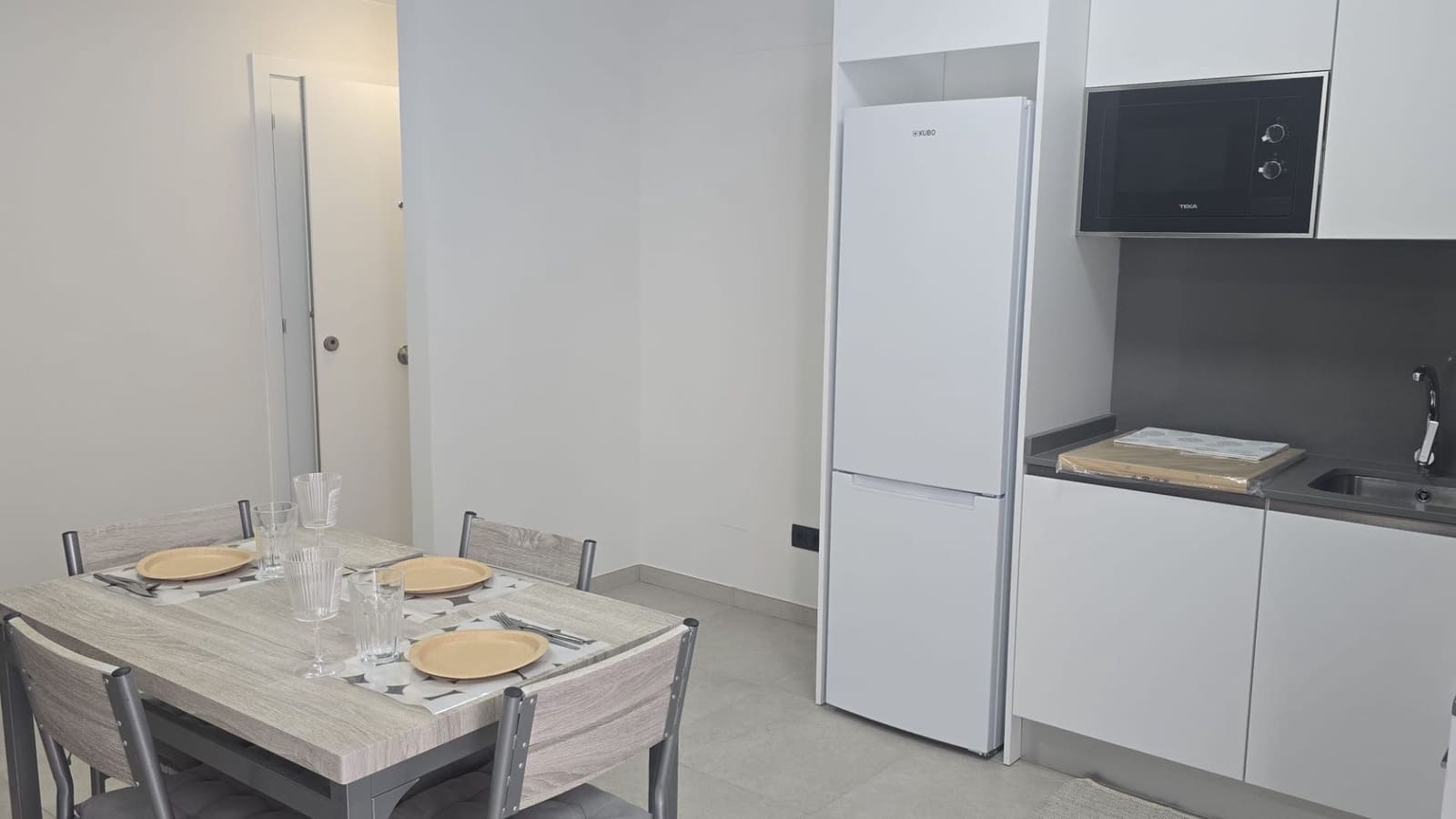 2 soverom Hus til leie i Las Palmas de Gran Canaria med garasje - € 1 250 (Ref: 9148953)