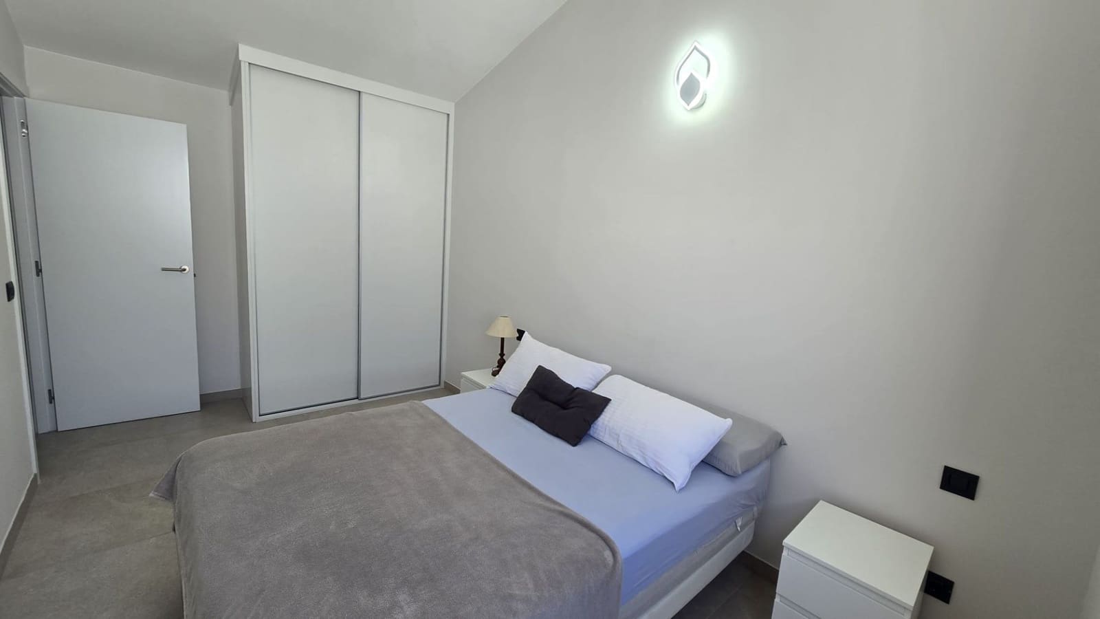 2 soverom Hus til leie i Las Palmas de Gran Canaria med garasje - € 1 250 (Ref: 9148953)