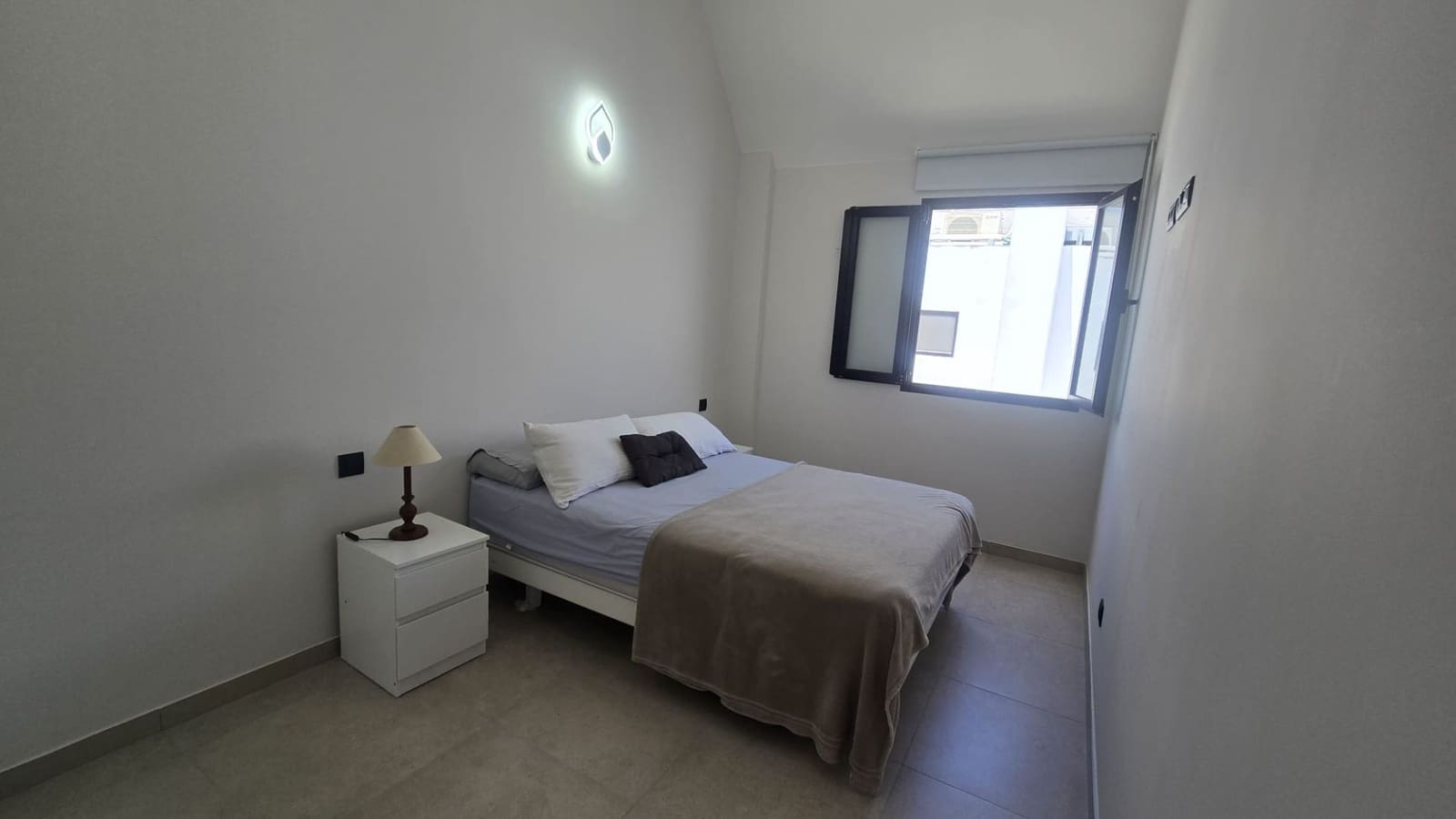 2 soverom Hus til leie i Las Palmas de Gran Canaria med garasje - € 1 250 (Ref: 9148953)