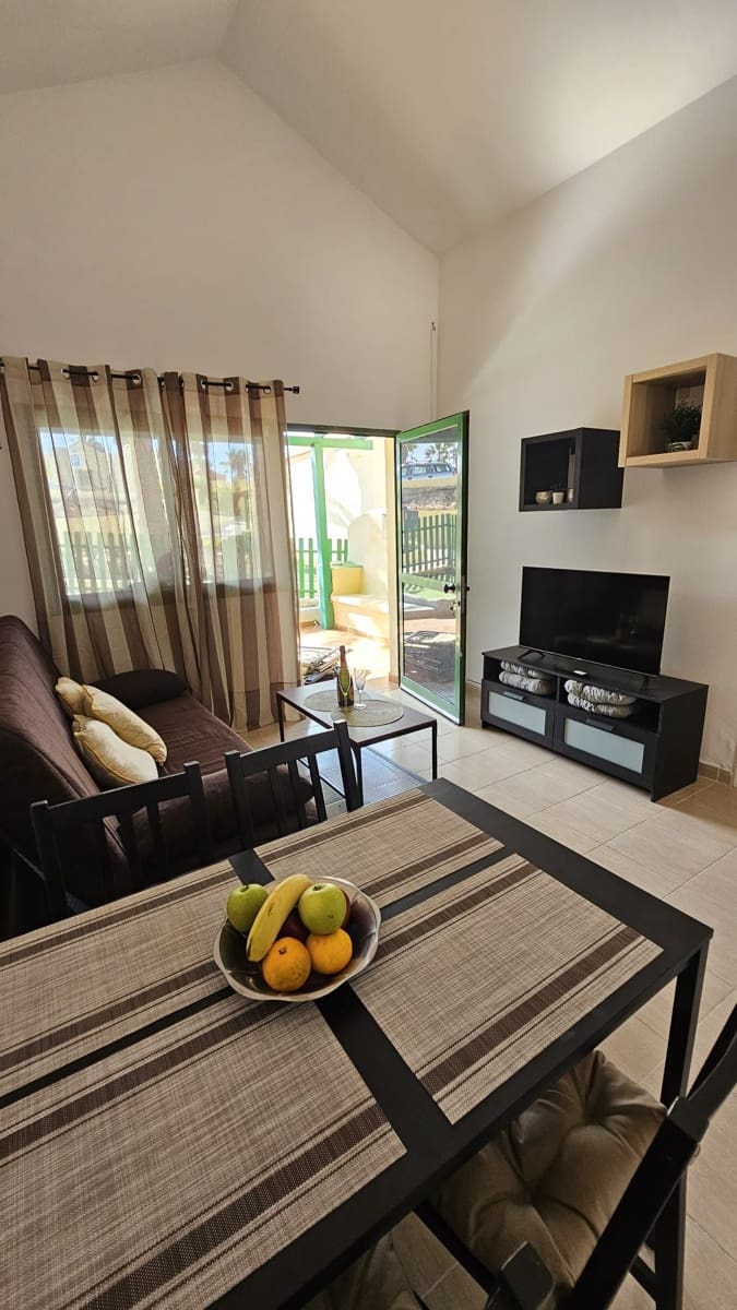   2 soveværelse   ferieLejlighed i Costa Calma   med   swimmingpool  garage  - € 560 (Ref: 9398232)