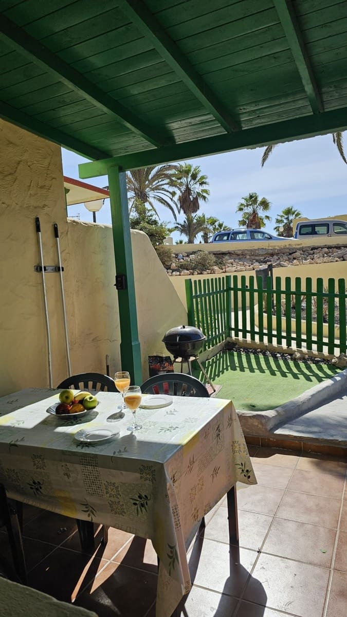   2 soveværelse   ferieLejlighed i Costa Calma   med   swimmingpool  garage  - € 560 (Ref: 9398232)