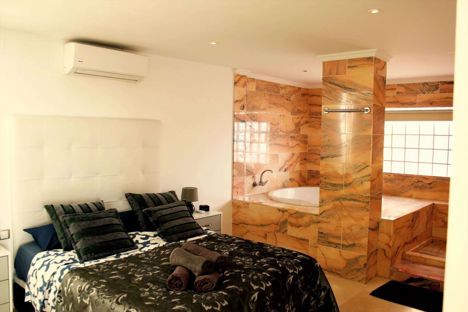 2 bedroom Apartment for sale in Arguineguin with pool - € 640,000 (Ref: 9535580)