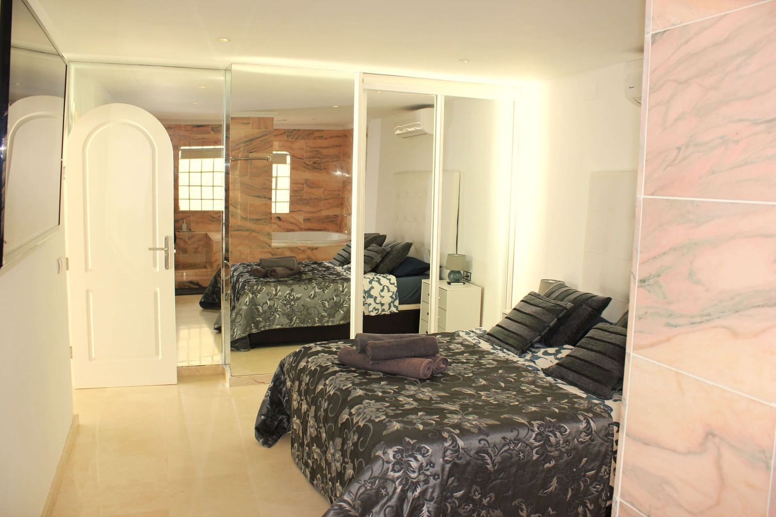 2 bedroom Apartment for sale in Arguineguin with pool - € 640,000 (Ref: 9535580)