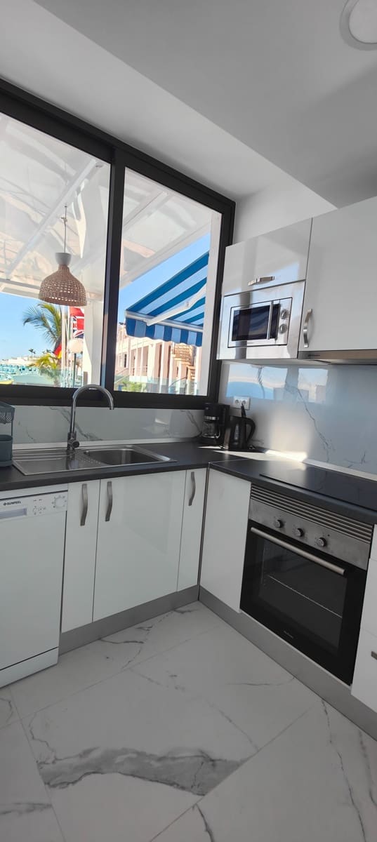 2 soveværelse Lejlighed til leje i Puerto Rico med swimmingpool garage - € 1.800 (Ref: 9564824)