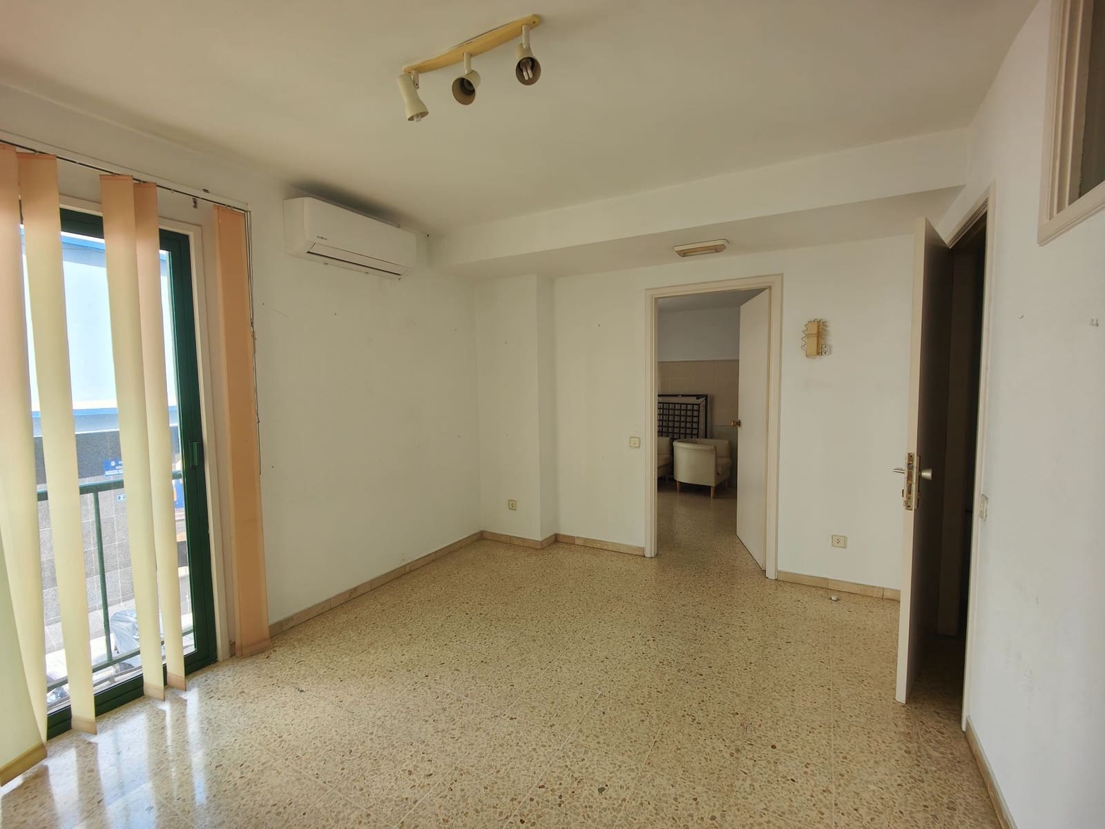 Kantoor te huur in Arguineguin - € 750 (Ref: 9998121)
