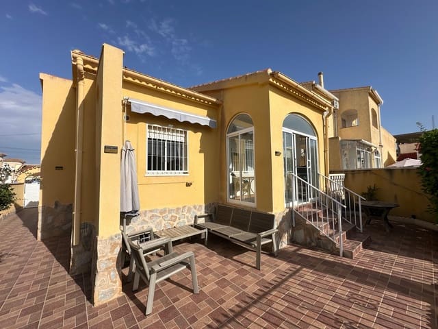 3 bedroom Villa for sale in La Marina, Elche / Elx with pool garage - € 250,000 (Ref: 10024602)