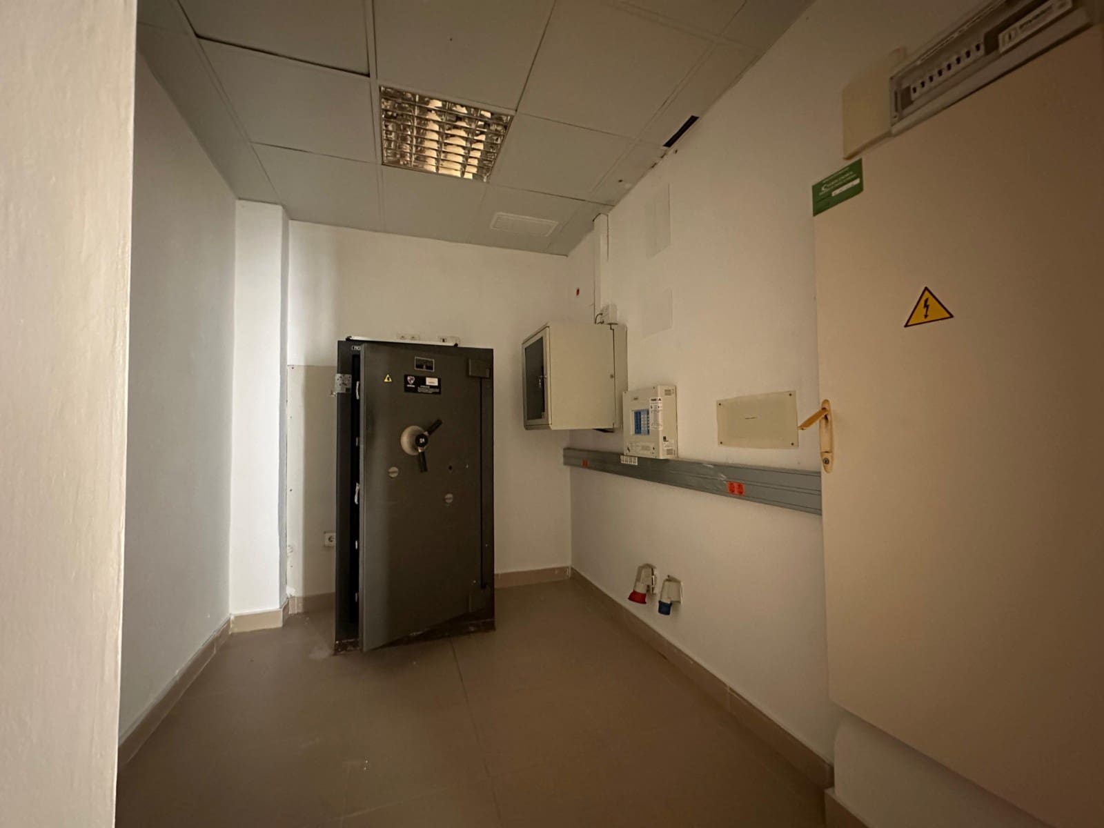 Comercial para venda em Daya Nueva - 150 000 € (Ref: 10045768)