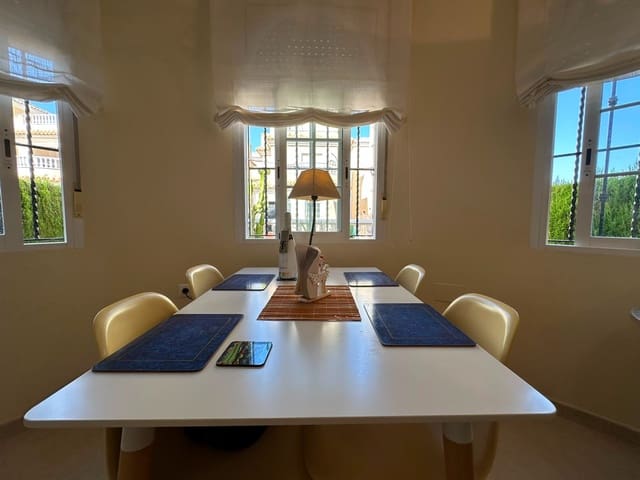 3 soveværelse Villa til salg i La Marina, Elche / Elx med swimmingpool - € 199.999 (Ref: 10057649)