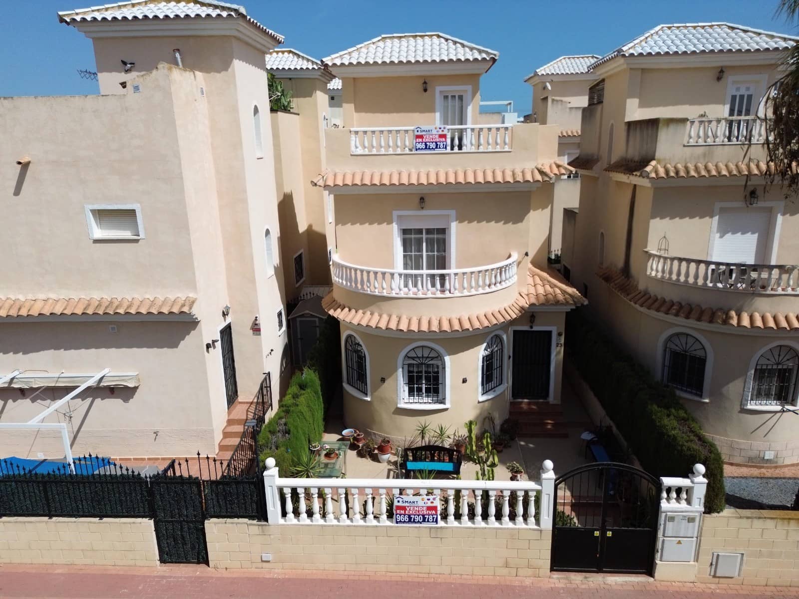 3 soveværelse Villa til salg i La Marina med swimmingpool - € 199.999 (Ref: 10057649)